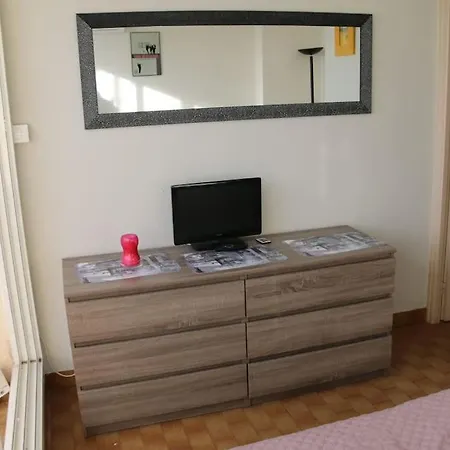 29, Heliopolis O Au Village Naturiste *